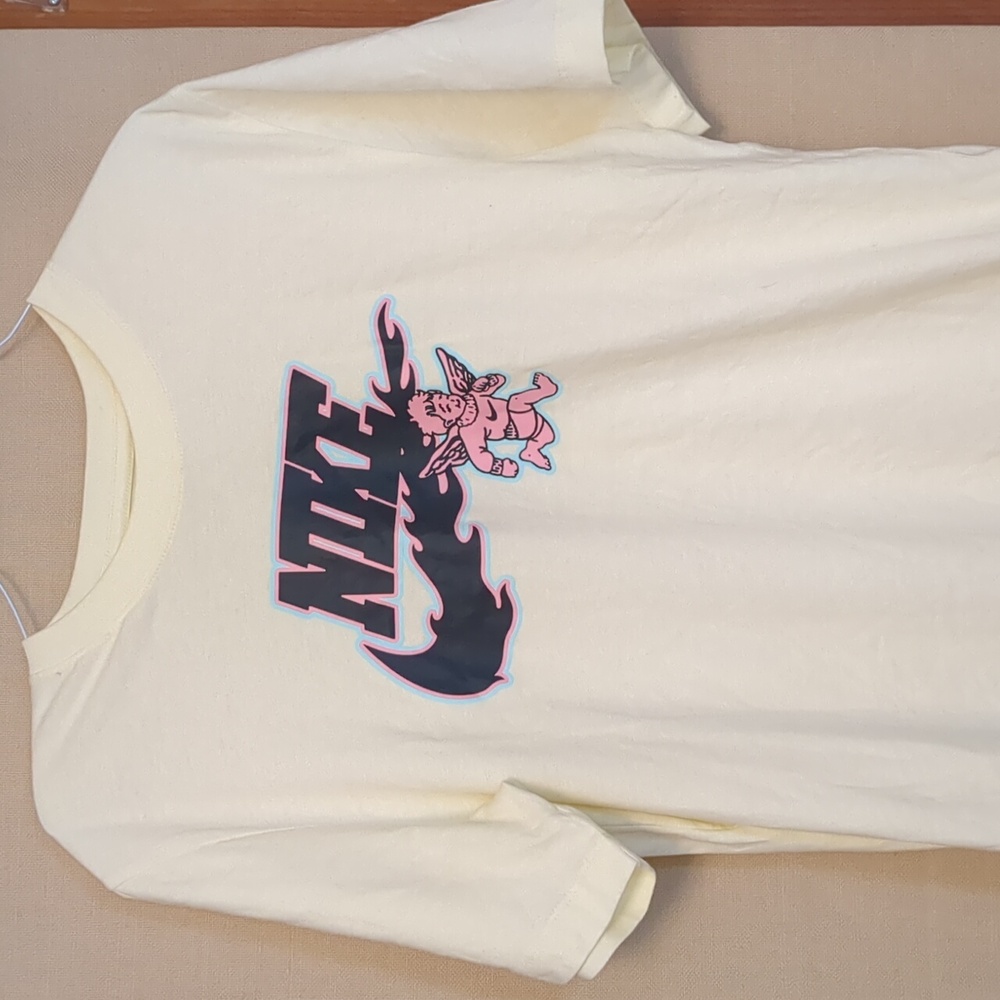 Nike Sportswear Angel Logo The Nike Tee Yellow T-Shirt Size Medium